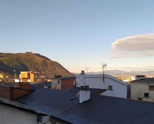 Vista exterior de Dúplex en venda en Ponferrada amb Aire condicionat i Balcó