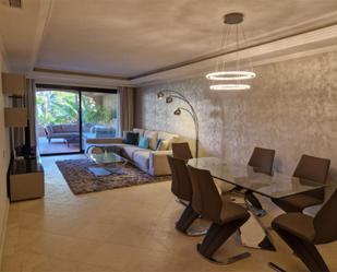 Living room of Flat for sale in Estepona  with Air Conditioner, Terrace and Swimming Pool