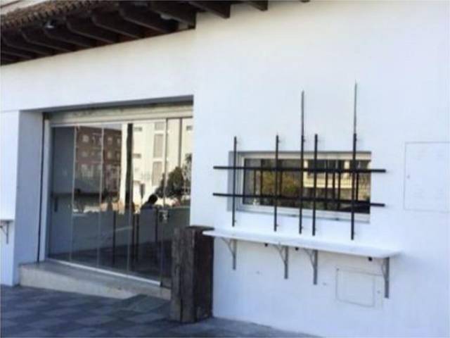 Local comercial en Alquiler en Avenida Blas Infante, 16 en Casco Antiguo