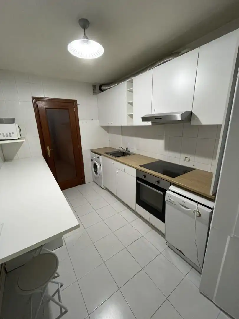 Habitación en Calle de Irunlarrea, 55, Mendebaldea - Ermitagaña Habitación en Calle de Irunlarrea, 55, Mendebaldea - Ermitagaña