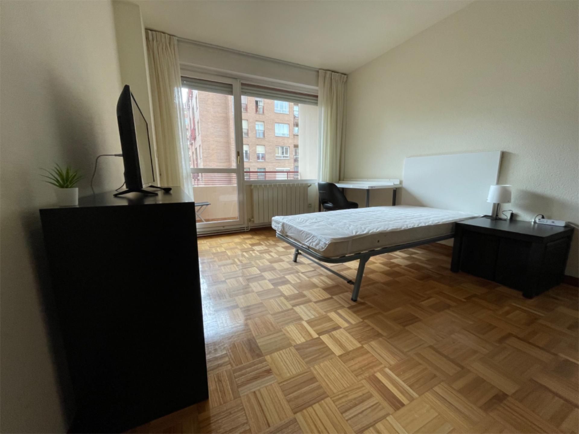 Flat to share in Calle de Irunlarrea, 55, Mendebaldea - Ermitagaña