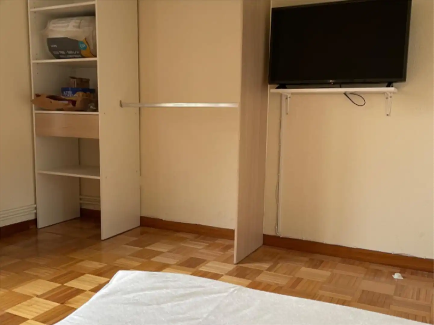 Habitación en Calle de Irunlarrea, 55, Mendebaldea - Ermitagaña Habitación de Piso para compartir en Pamplona / Iruña con Calefacción, Parquet y Terraza