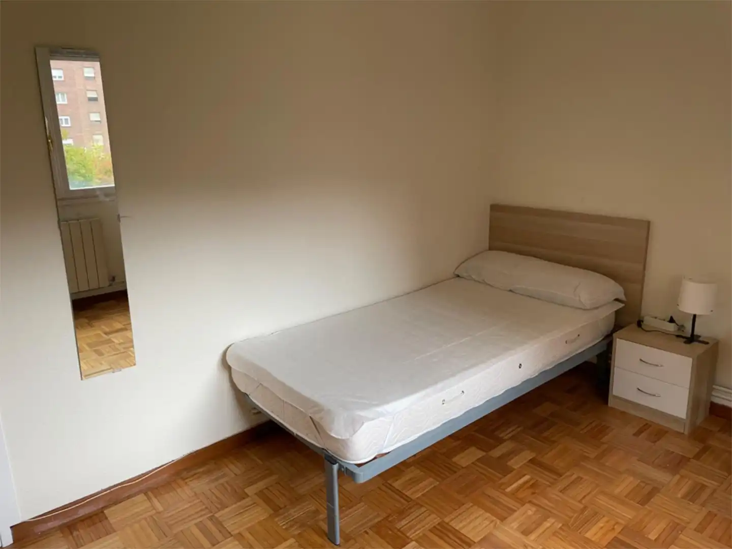 Habitación en Calle de Irunlarrea, 55, Mendebaldea - Ermitagaña Habitación de Piso para compartir en Pamplona / Iruña con Calefacción, Parquet y Terraza