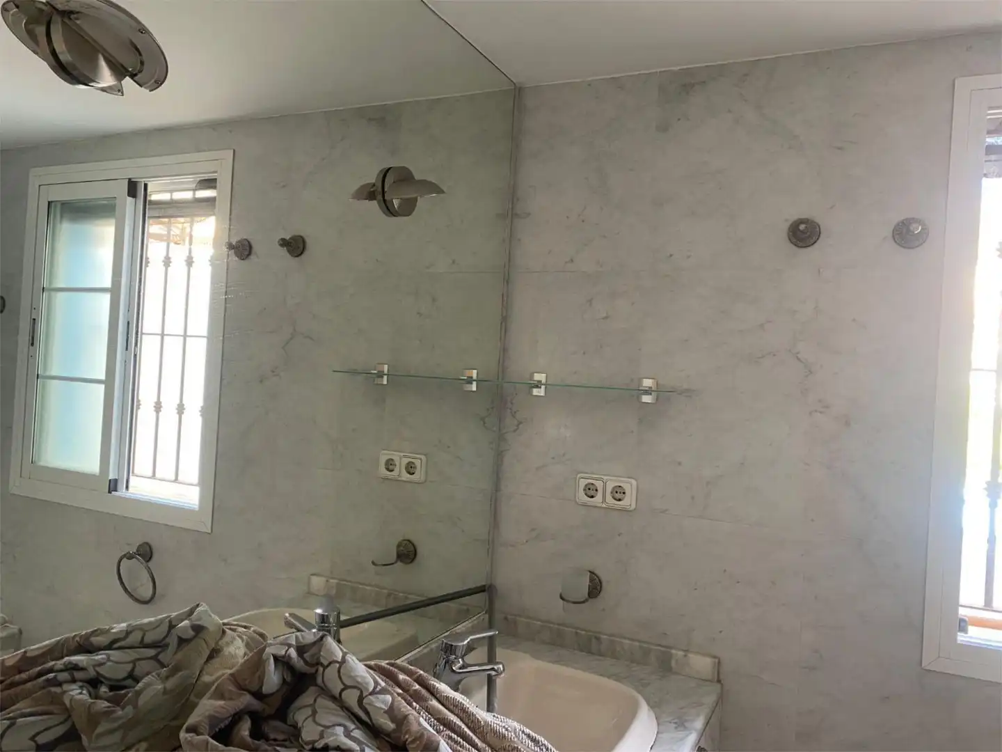 Detached homes for rent in Urbanización La Reserva, 6021, Reserva de Marbella Bathroom of Detached homes for rent in Marbella with Air Conditioner, Heating and Private garden