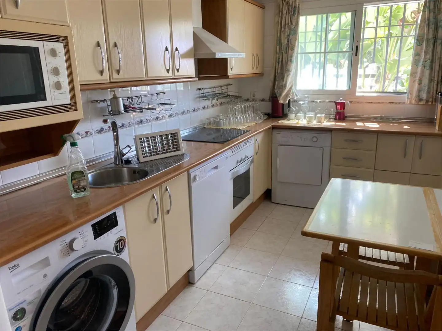 Detached homes for rent in Urbanización La Reserva, 6021, Reserva de Marbella Kitchen of Detached homes for rent in Marbella with Air Conditioner, Heating and Private garden