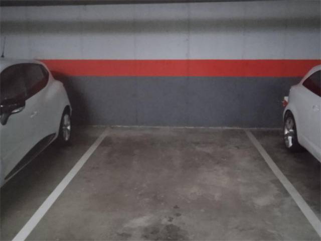 Garaje en Alquiler en Calle Torrecerredo, 31 en Ciudad Naranco - Prados de La Fuente