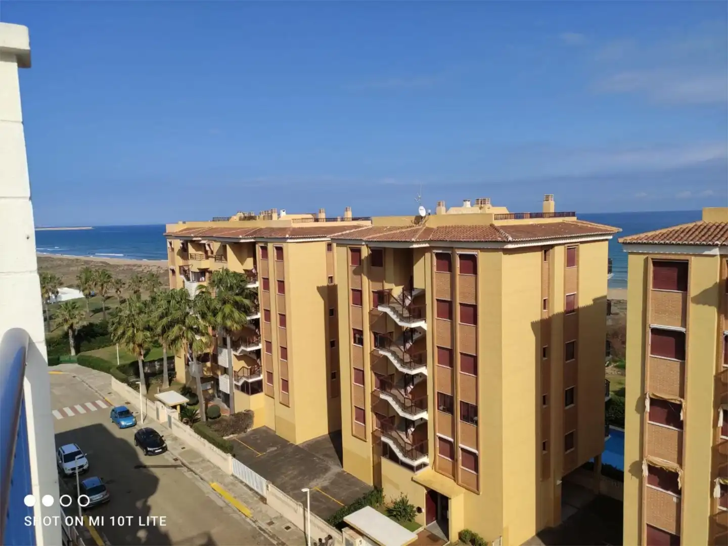 Vista exterior de Piso de alquiler en Guardamar de la Safor con Aire acondicionado, Piscina y Balcón