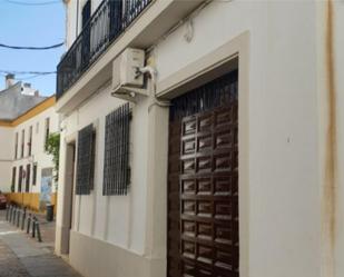 Vista exterior de Casa o xalet en venda en  Córdoba Capital amb Aire condicionat, Terrassa i Balcó