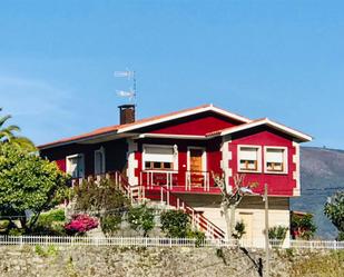 Vista exterior de Casa o xalet en venda en Pontevedra Capital  amb Terrassa, Piscina i Balcó