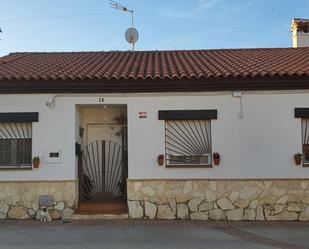 Vista exterior de Casa o xalet en venda en Romangordo amb Aire condicionat, Terrassa i Piscina