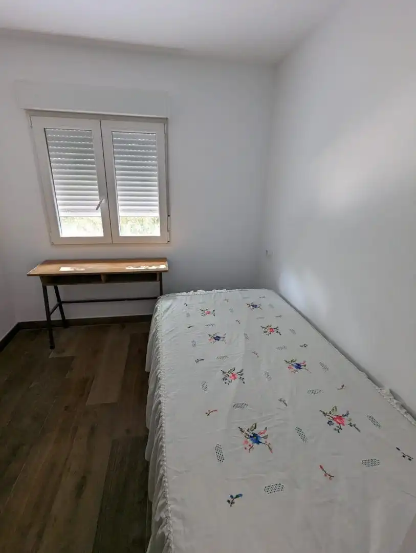 Habitación de Piso para compartir en Albacete con Amueblado, Lavadora y Microondas