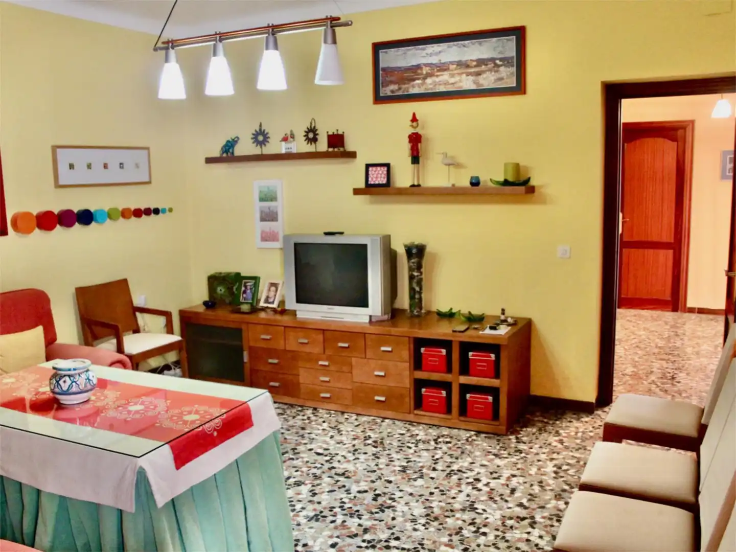 Einfamilien-Reihenhaus zum Verkauf in Calle la Senda, 42, Estepa Wohnzimmer von Einfamilien-Reihenhaus zum Verkauf in Estepa mit Klimaanlage