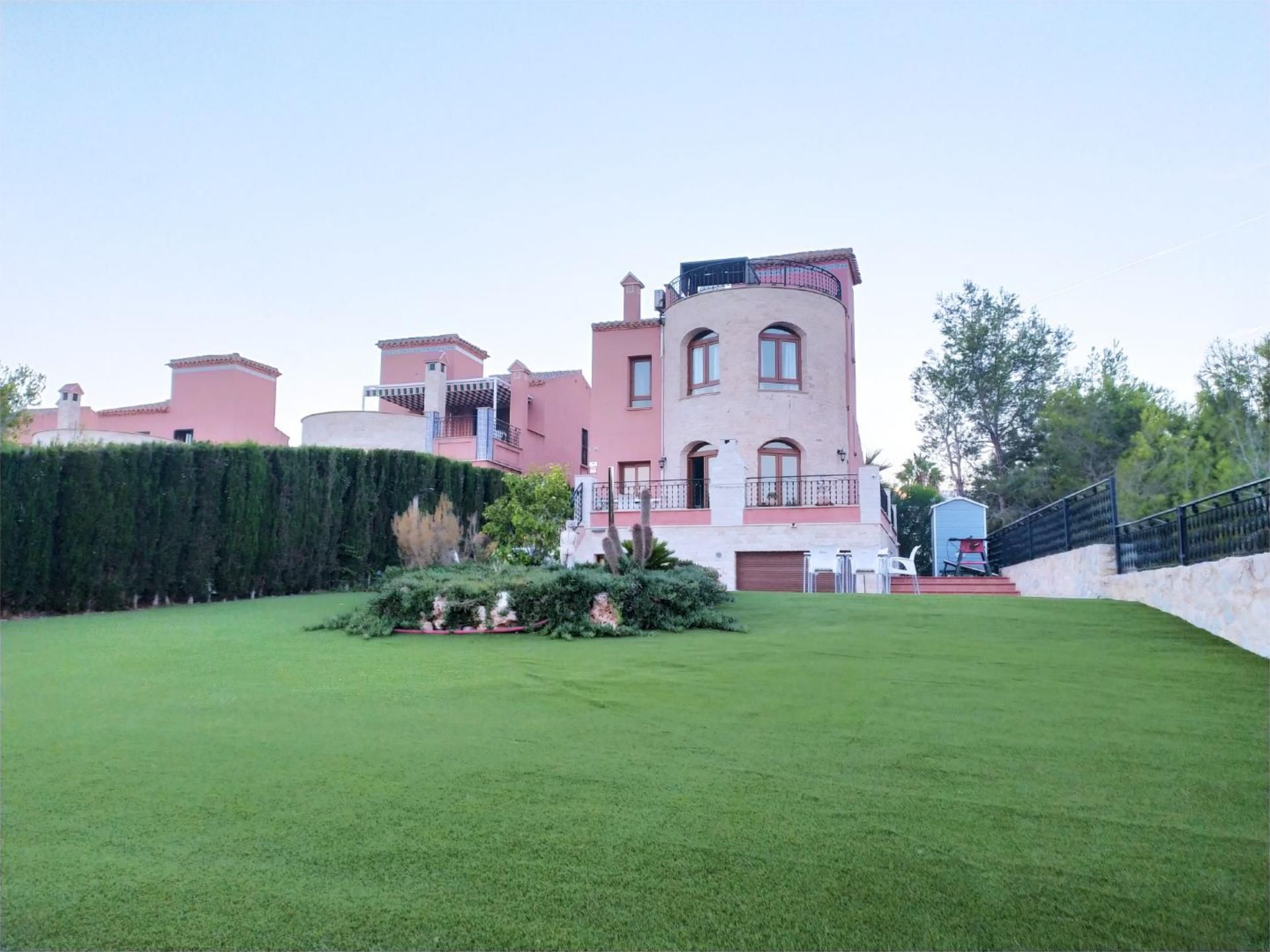 Jardí de Casa o xalet en venda en San Miguel de Salinas amb Aire condicionat, Terrassa i Piscina