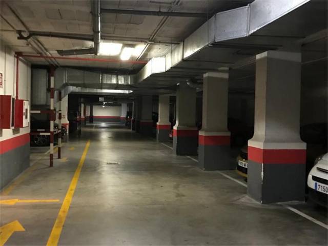 Garaje en Venta en Calle Pilar Lorengar, 3 en Martín Carpena - Torre del Río