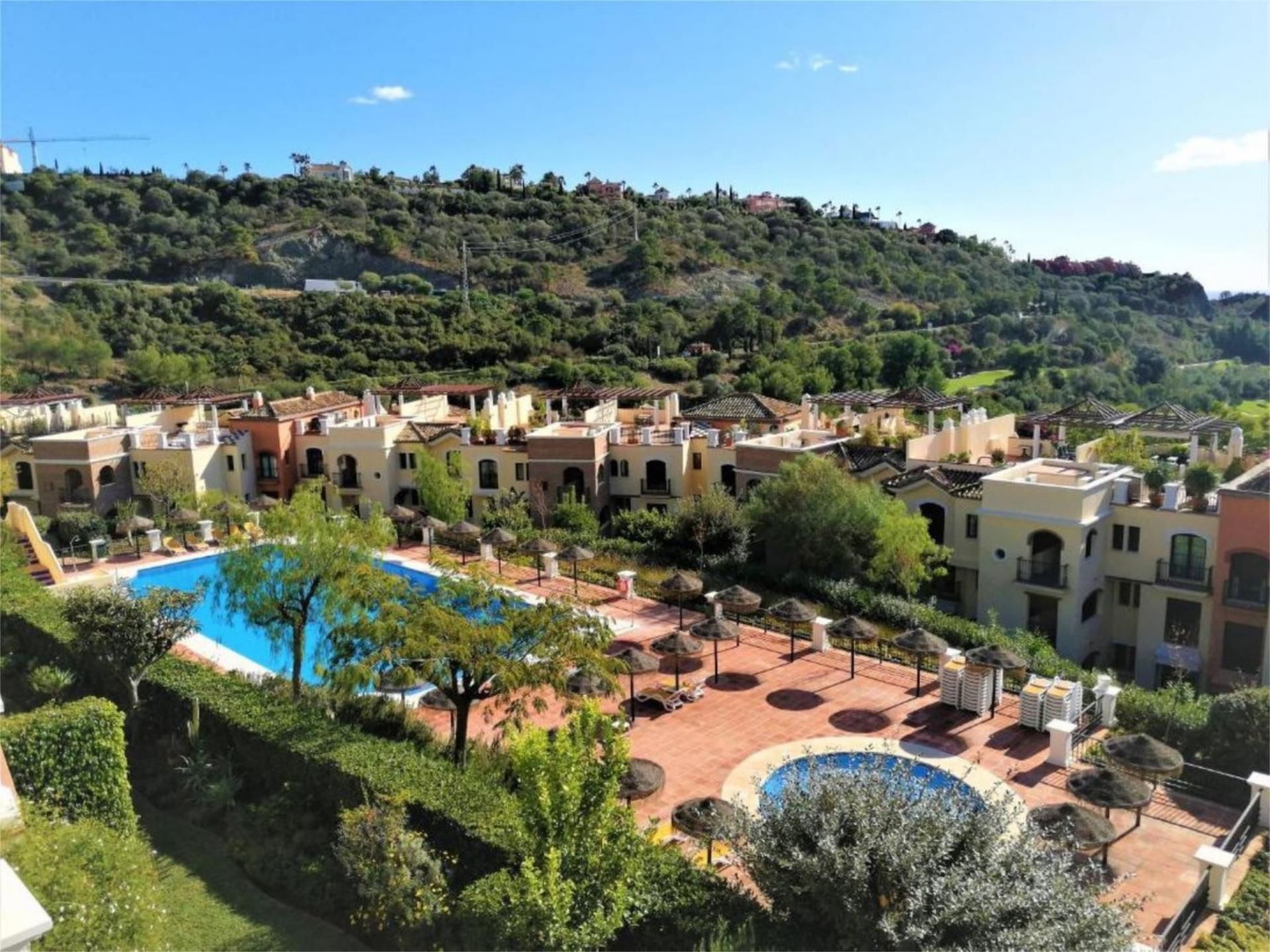 Exterior view of Flat to rent in Benahavís  with Air Conditioner, Terrace and Swimming Pool