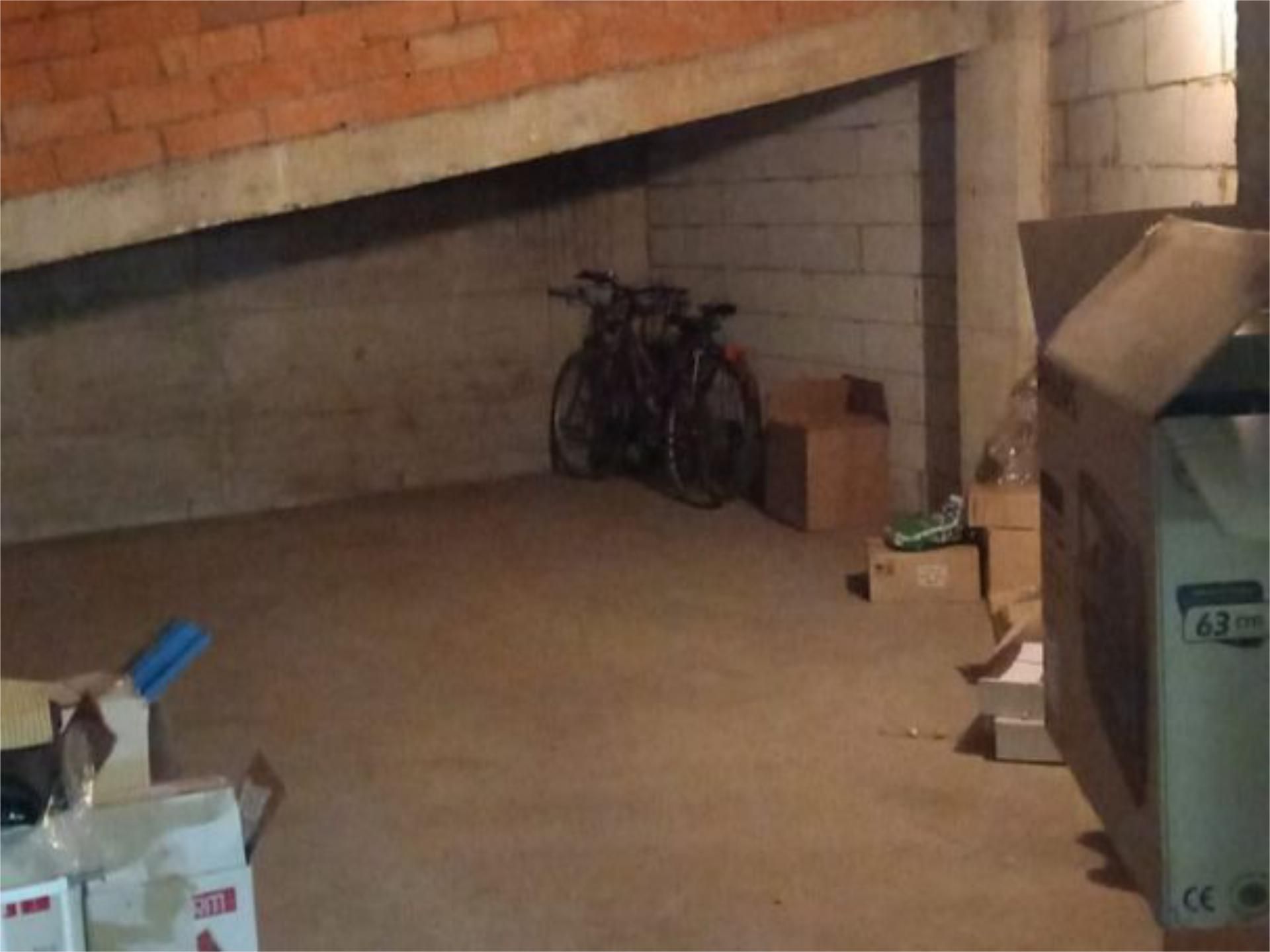 Garage for sale in Salt