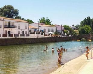 Vista exterior de Casa adosada en venda en San Nicolás del Puerto amb Balcó