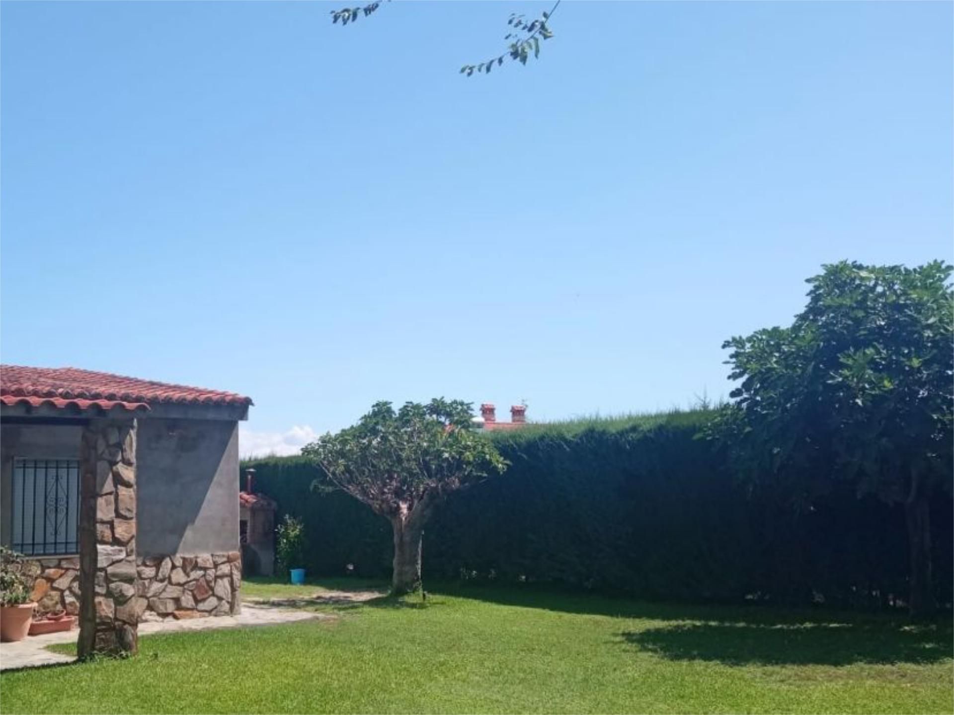 Garden of House or chalet to rent in Majadas  with Air Conditioner, Heating and Private garden