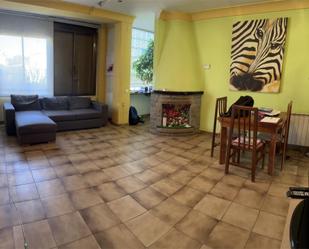 Sala d'estar de Casa adosada en venda en La Roca del Vallès amb Terrassa