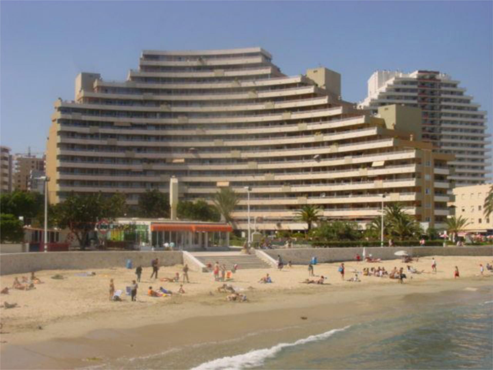 Vista exterior de Pis en venda en Calpe / Calp amb Piscina i Balcó