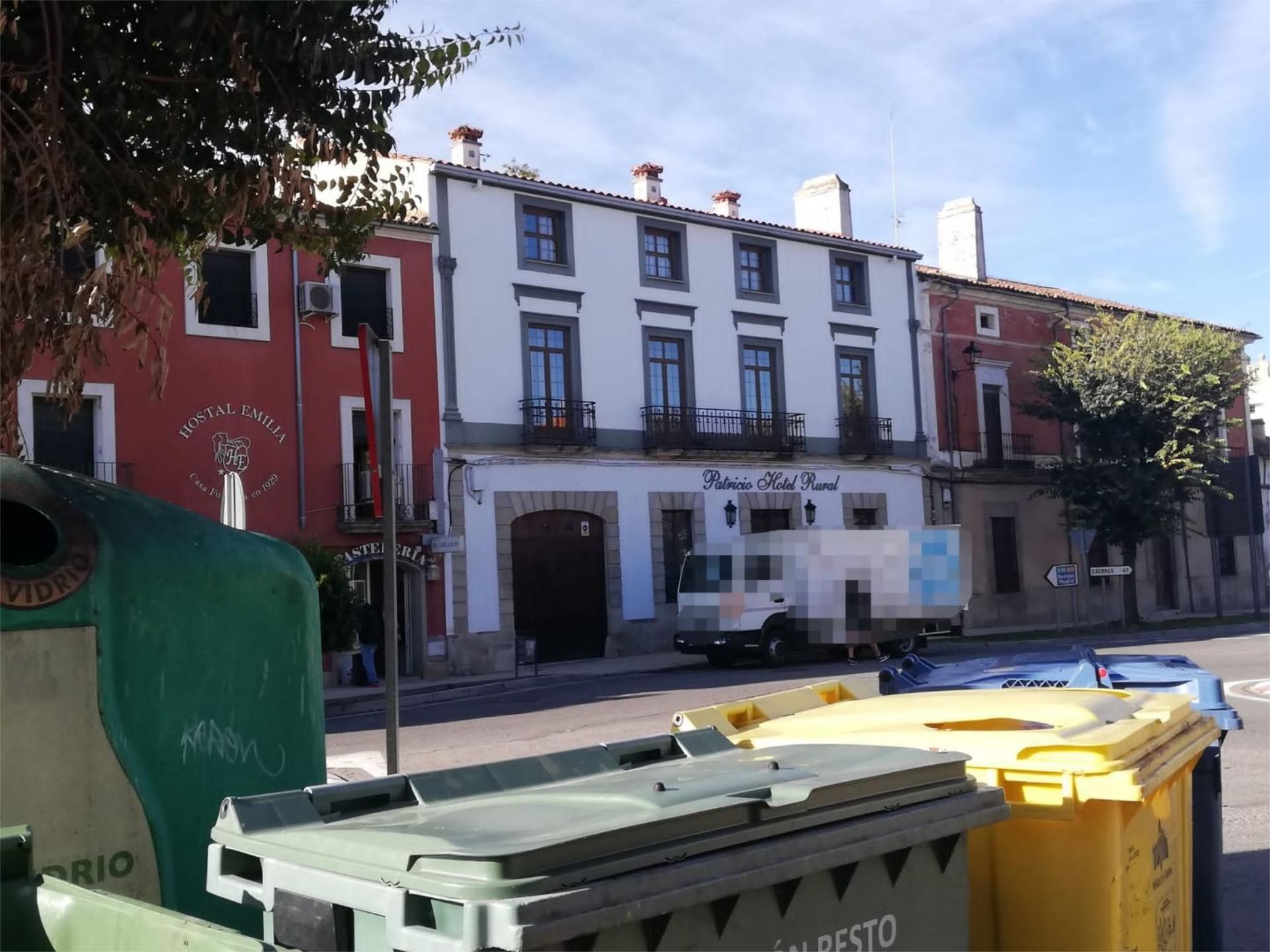 Vista exterior de Casa adosada en venda en Trujillo amb Aire condicionat, Calefacció i Jardí privat