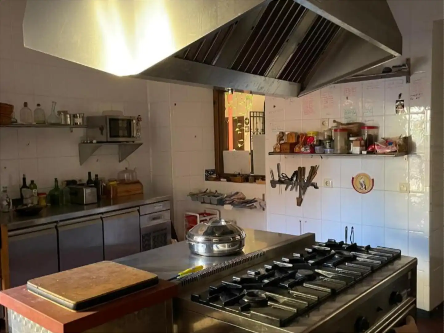 Küche von Einfamilien-Reihenhaus zum Verkauf in Trujillo mit Klimaanlage, Heizung und Privatgarten