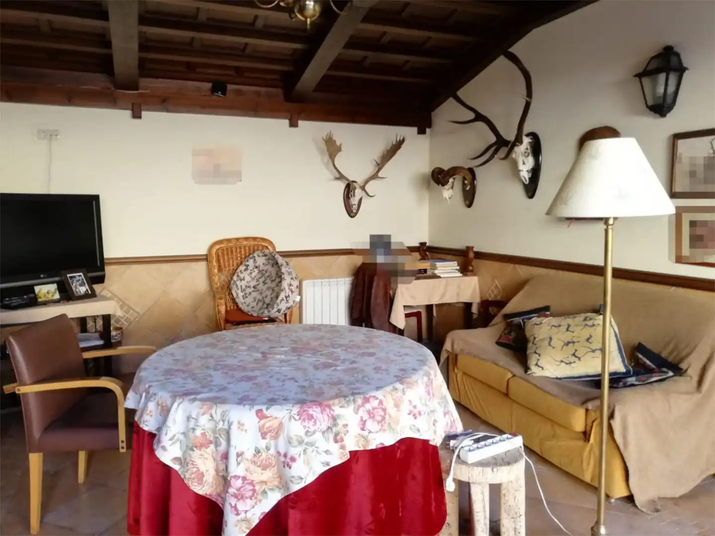 Esszimmer von Einfamilien-Reihenhaus zum Verkauf in Trujillo mit Klimaanlage, Heizung und Privatgarten