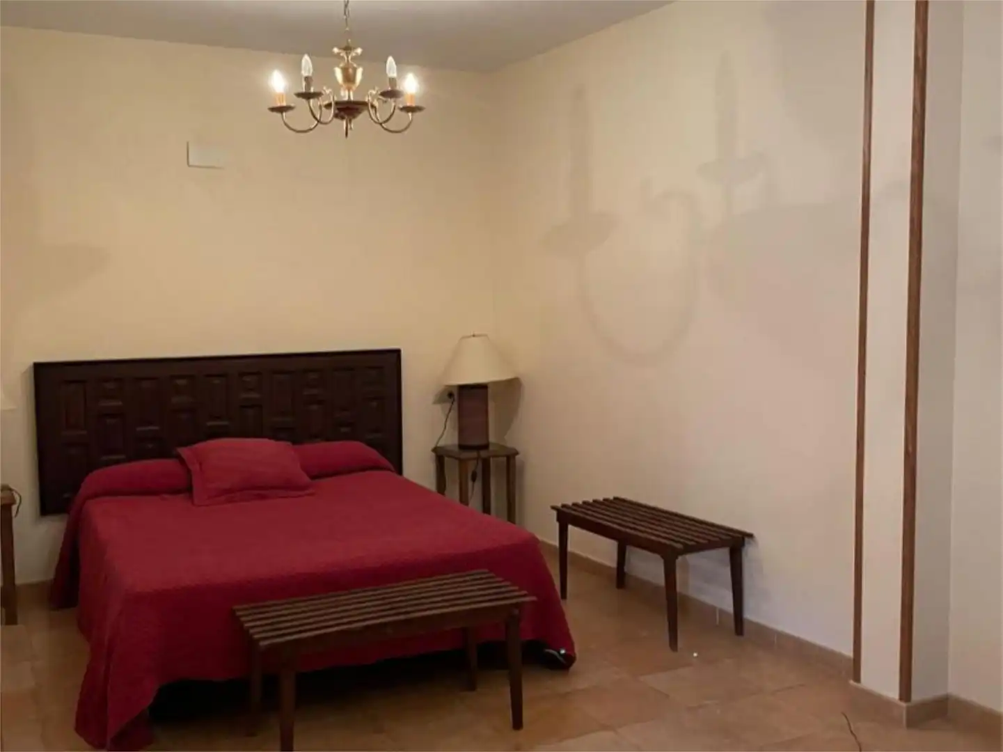Schlafzimmer von Einfamilien-Reihenhaus zum Verkauf in Trujillo mit Klimaanlage, Heizung und Privatgarten