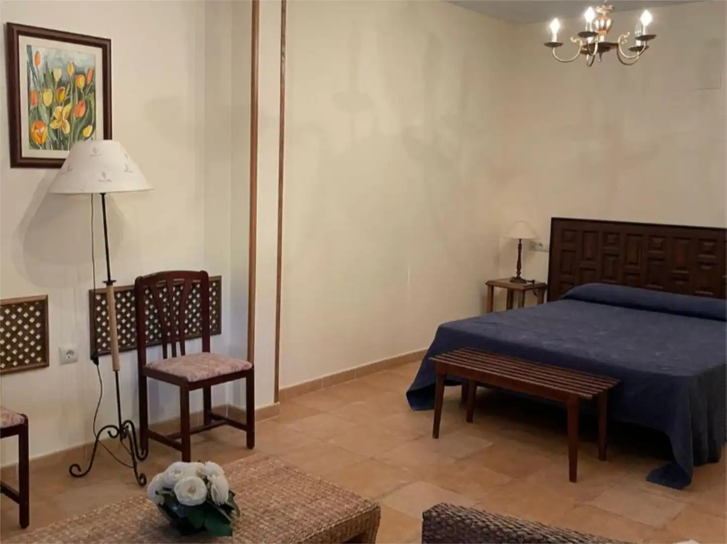 Schlafzimmer von Einfamilien-Reihenhaus zum Verkauf in Trujillo mit Klimaanlage, Heizung und Privatgarten