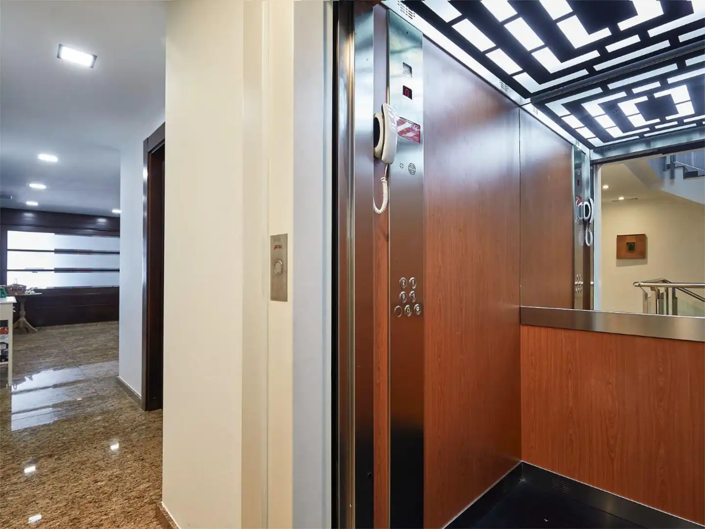 Piso en venta en Carrer Oceà Atlàntic, 71, Golf - Can Trabal Piso en venta en Sant Cugat del Vallès con Aire acondicionado, Calefacción y Jardín privado