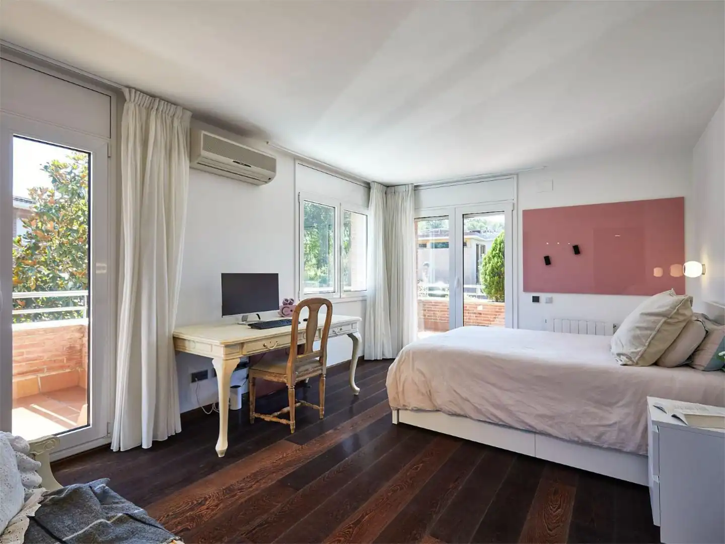 Piso en venta en Carrer Oceà Atlàntic, 71, Golf - Can Trabal Habitación de Piso en venta en Sant Cugat del Vallès con Aire acondicionado, Calefacción y Jardín privado
