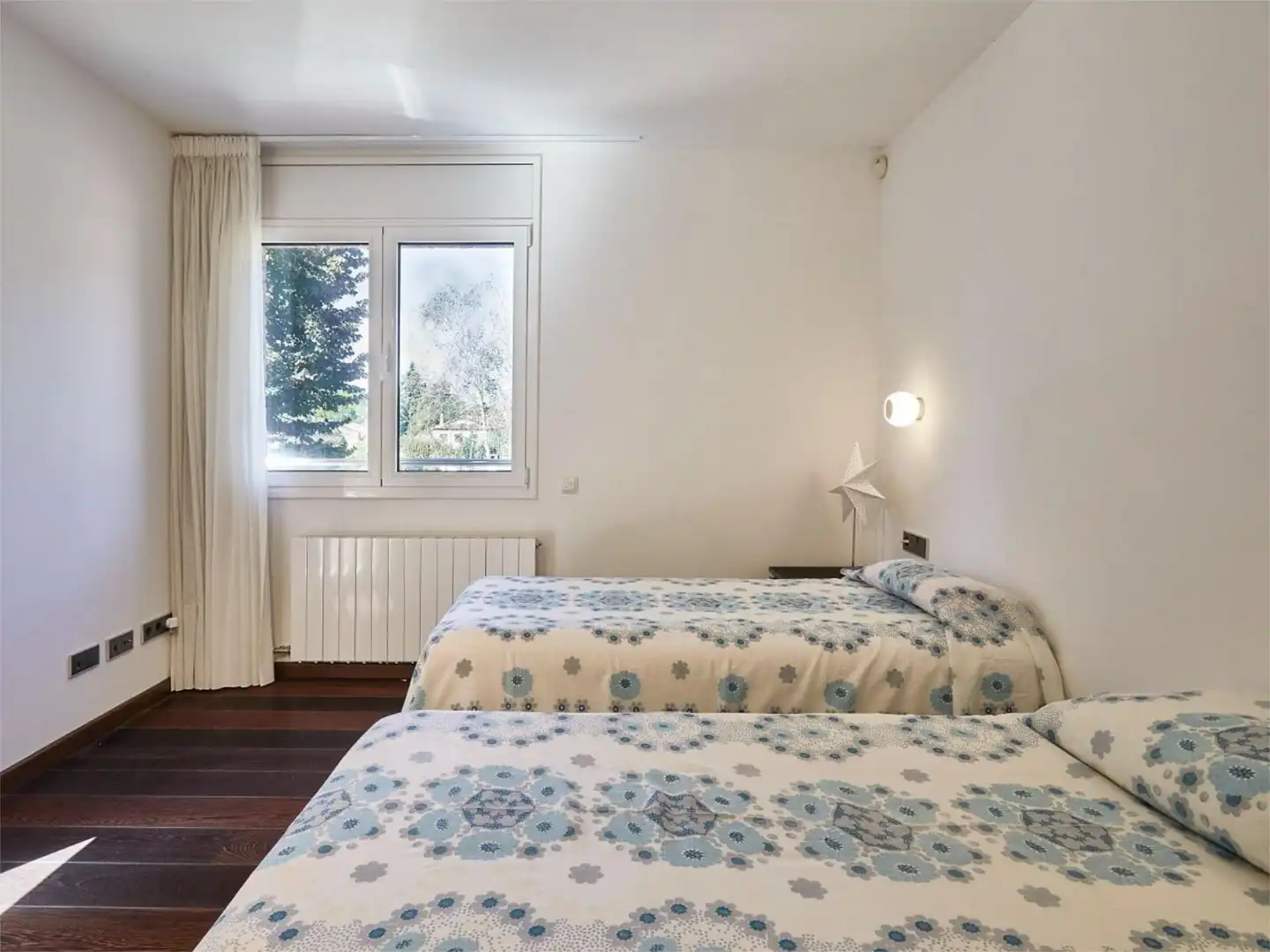Piso en venta en Carrer Oceà Atlàntic, 71, Golf - Can Trabal Habitación de Piso en venta en Sant Cugat del Vallès con Aire acondicionado, Calefacción y Jardín privado