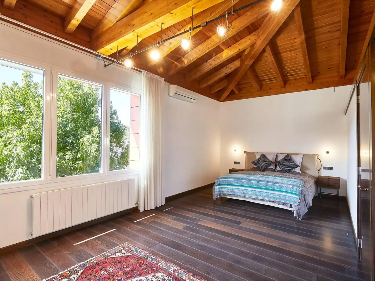 Piso en venta en Carrer Oceà Atlàntic, 71, Golf - Can Trabal Habitación de Piso en venta en Sant Cugat del Vallès con Aire acondicionado, Calefacción y Jardín privado