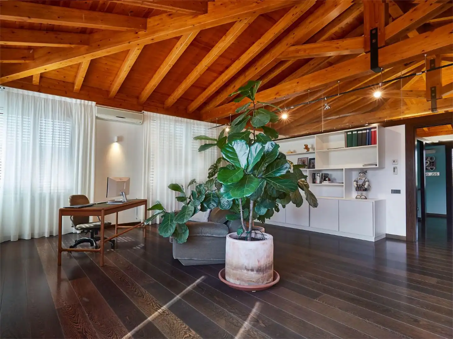 Piso en venta en Carrer Oceà Atlàntic, 71, Golf - Can Trabal Sala de estar de Piso en venta en Sant Cugat del Vallès con Aire acondicionado, Calefacción y Jardín privado
