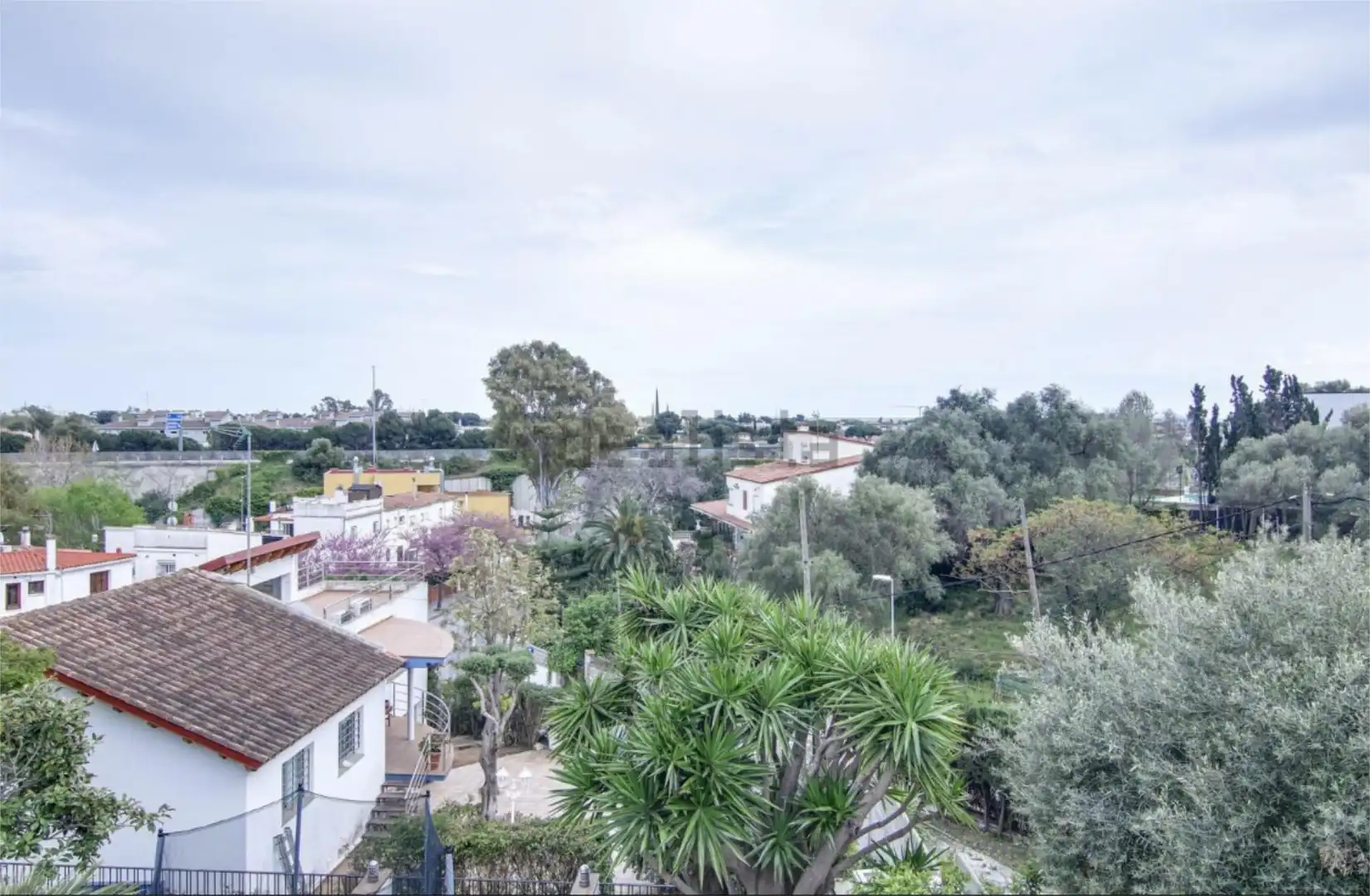 Casa adosada en venta en Avinguda 307, 35, Montmar Vista exterior de Casa adosada en venta en Castelldefels con Aire acondicionado, Jardín privado y Parquet