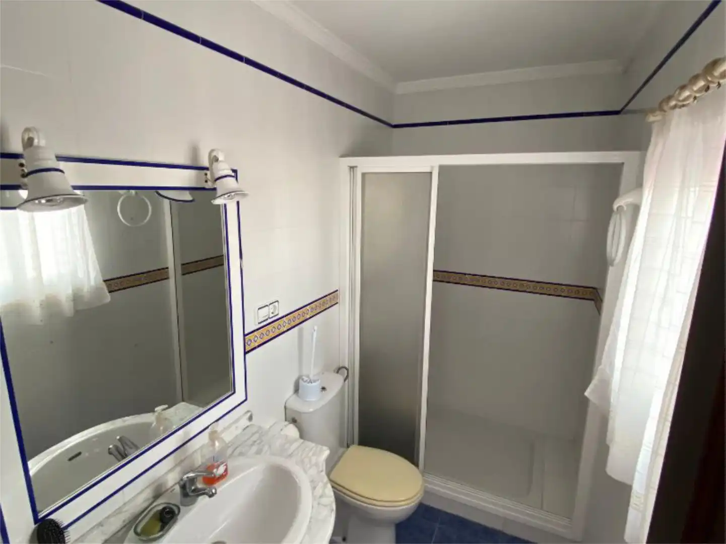 Piso en venta en Calle Arrieros, 10, Bornos Baño de Piso en venta en Bornos con Aire acondicionado, Calefacción y Jardín privado