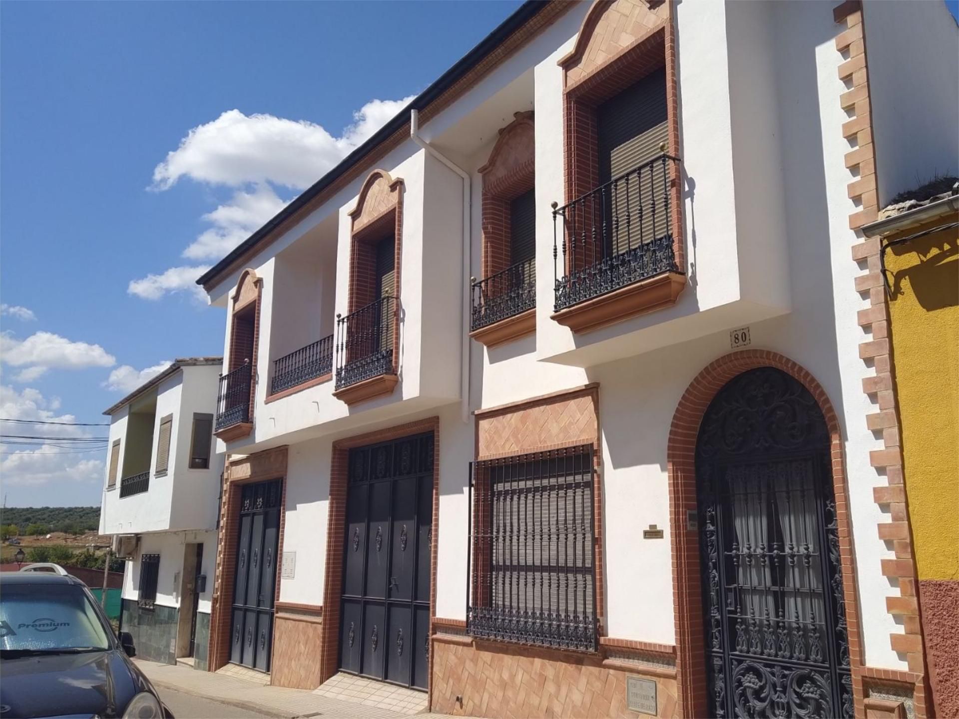 Vista exterior de Casa adosada en venda en Navas de San Juan amb Aire condicionat i Terrassa