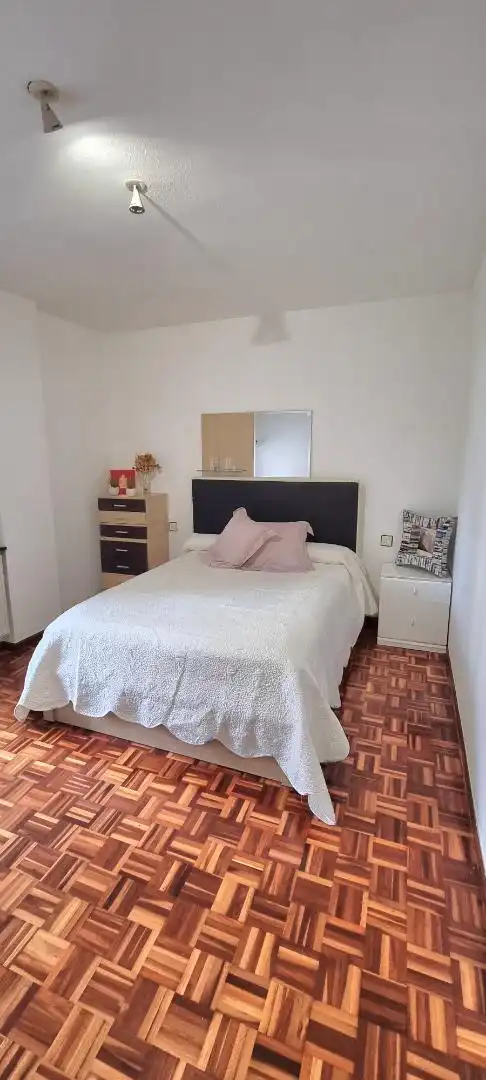 Pis en venda a Avenida de Los Huetos, 12, Sansomendi Dormitori de Pis en venda en Vitoria - Gasteiz amb Calefacció, Jardí privat i Parquet