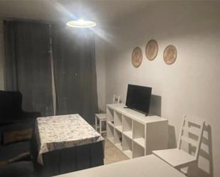 Bedroom of Flat to rent in  Sevilla Capital  with Air Conditioner, Terrace and Oven