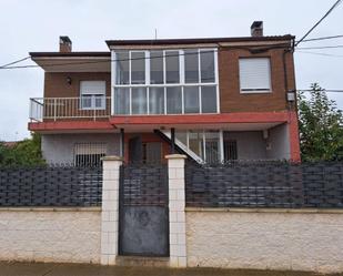 Exterior view of House or chalet for sale in Villadangos del Páramo  with Terrace and Balcony