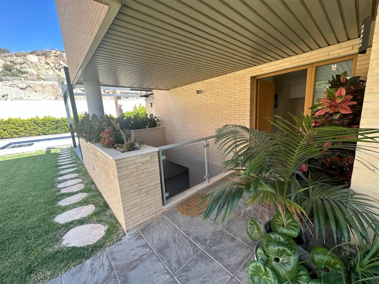 Houses for sale in Calle Orégano, 12, Cerrado de Calderón - Hacienda Paredes Terrace of Houses for sale in Málaga with Air Conditioner, Heating and Private garden