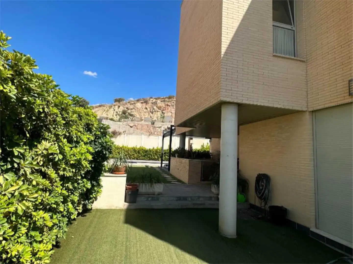 Houses for sale in Calle Orégano, 12, Cerrado de Calderón - Hacienda Paredes Garden of Houses for sale in Málaga with Air Conditioner, Heating and Private garden