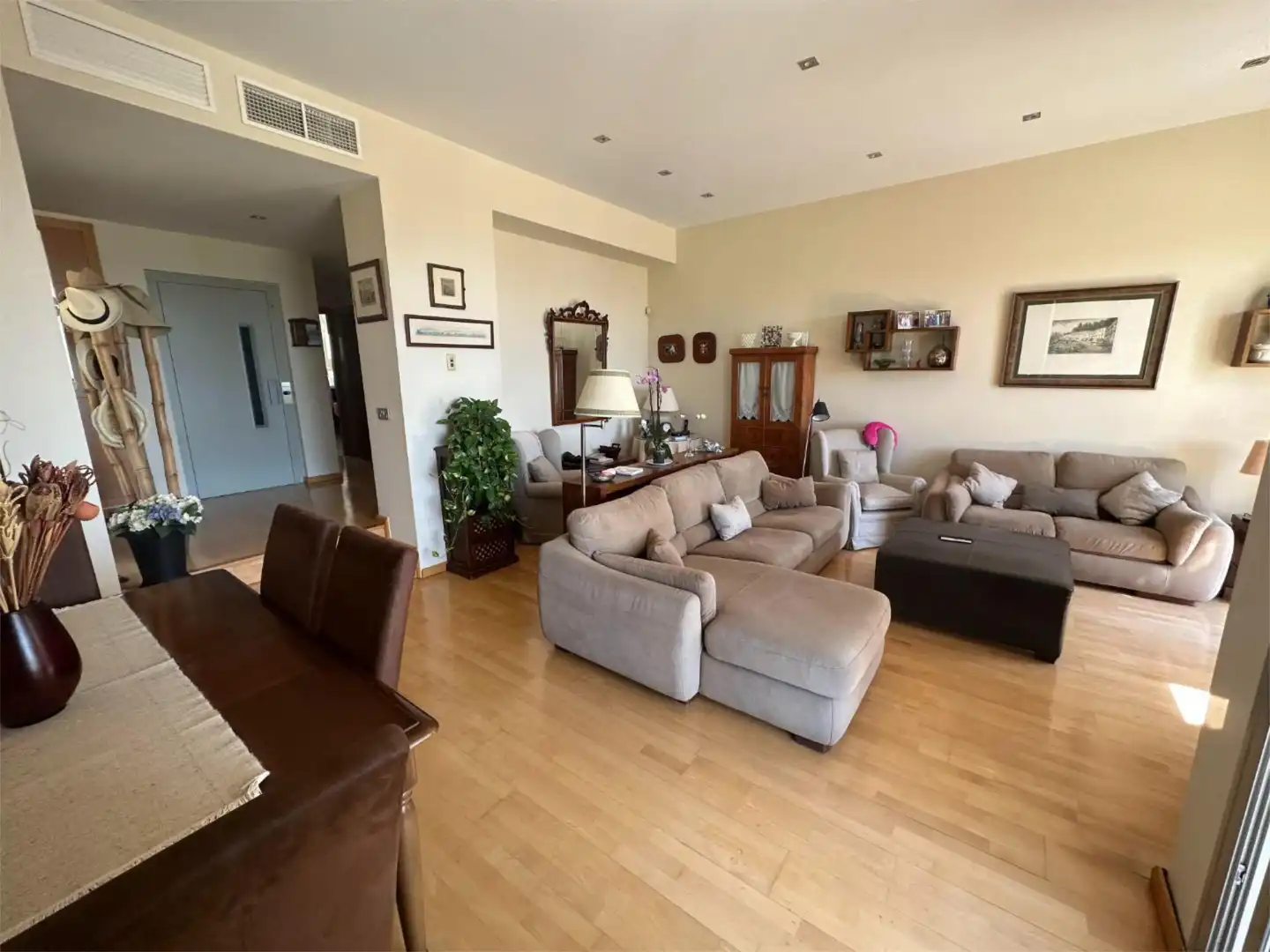 Houses for sale in Calle Orégano, 12, Cerrado de Calderón - Hacienda Paredes Living room of Houses for sale in Málaga with Air Conditioner, Heating and Private garden