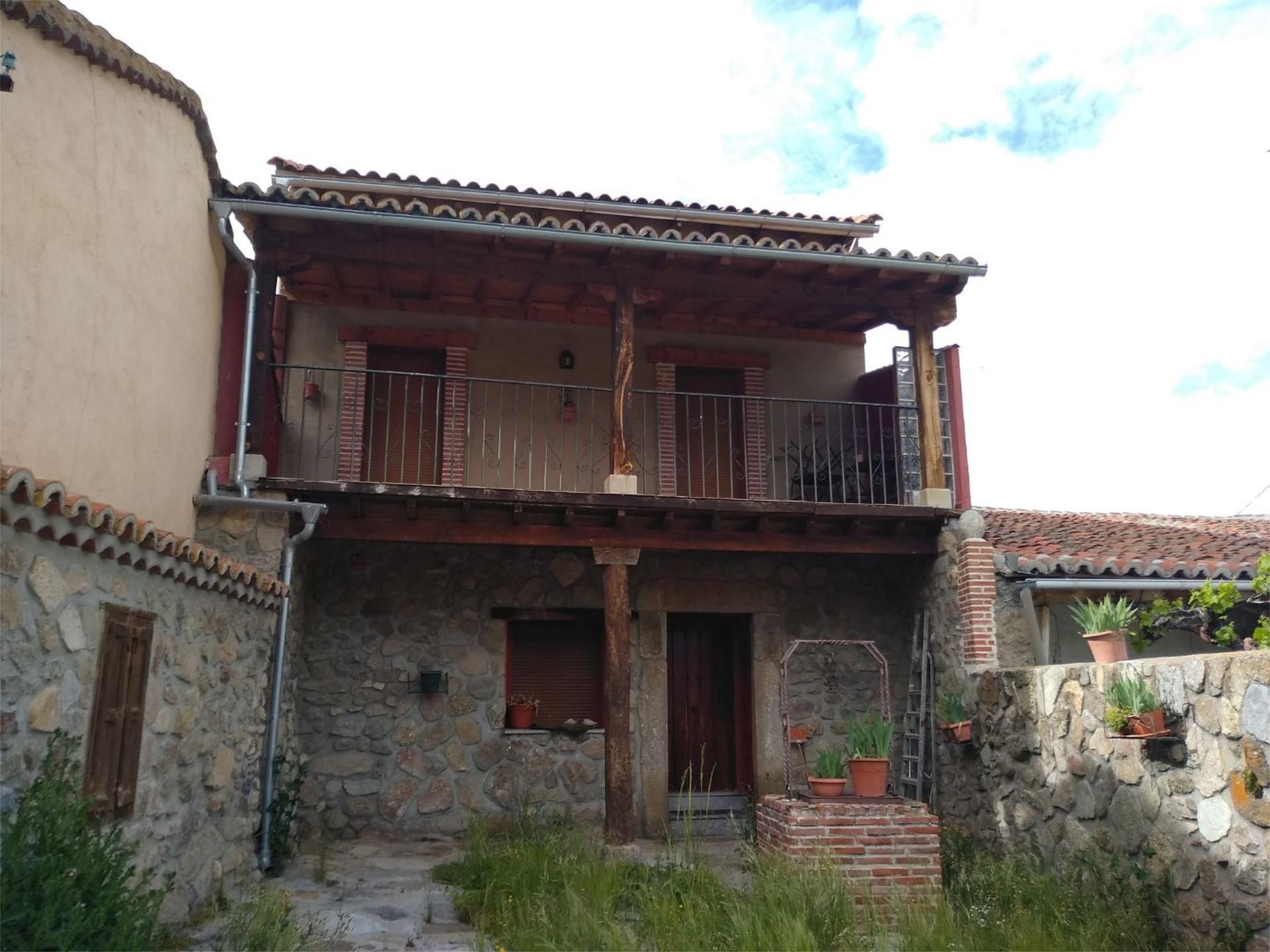 Exterior view of Single-family semi-detached for sale in Malpartida de Corneja  with Terrace