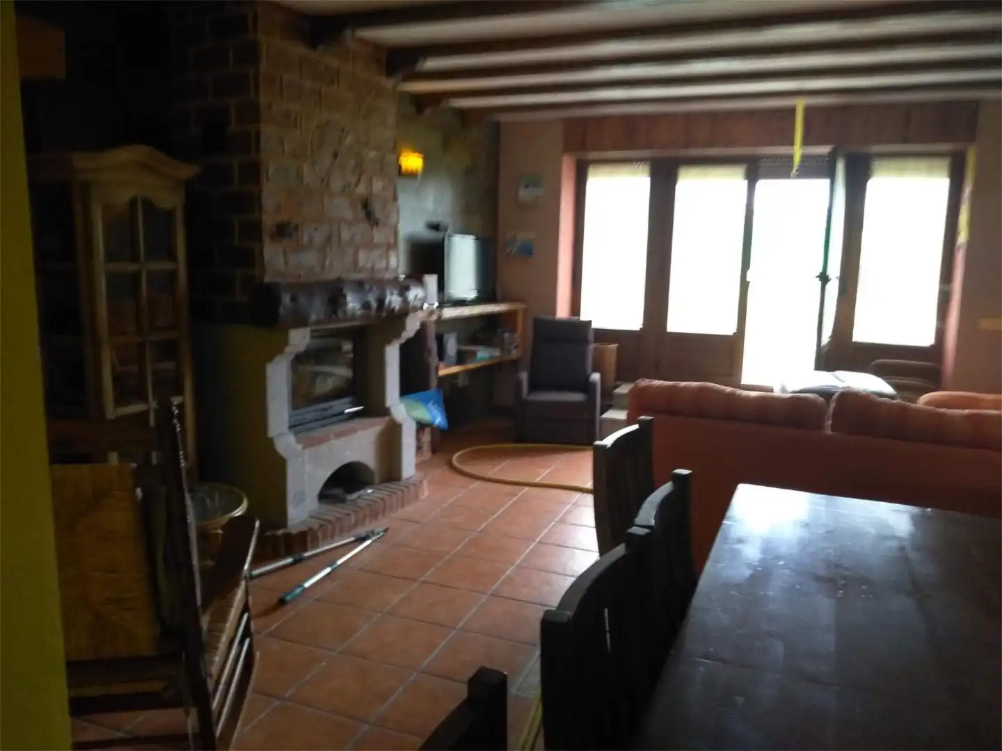 Einfamilien-Reihenhaus zum Verkauf in Malpartida de Corneja Wohnzimmer von Einfamilien-Reihenhaus zum Verkauf in Malpartida de Corneja mit Heizung, Privatgarten und Terrasse