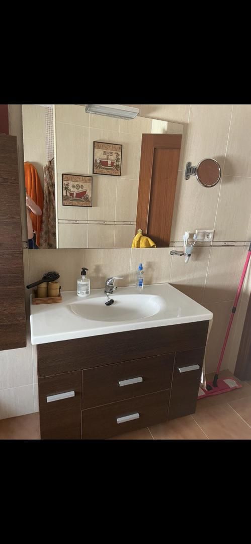 Bathroom of Flat for sale in Fuente Vaqueros  with Air Conditioner, Terrace and Balcony