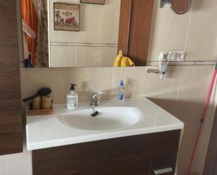 Bathroom of Flat for sale in Fuente Vaqueros  with Air Conditioner, Terrace and Balcony