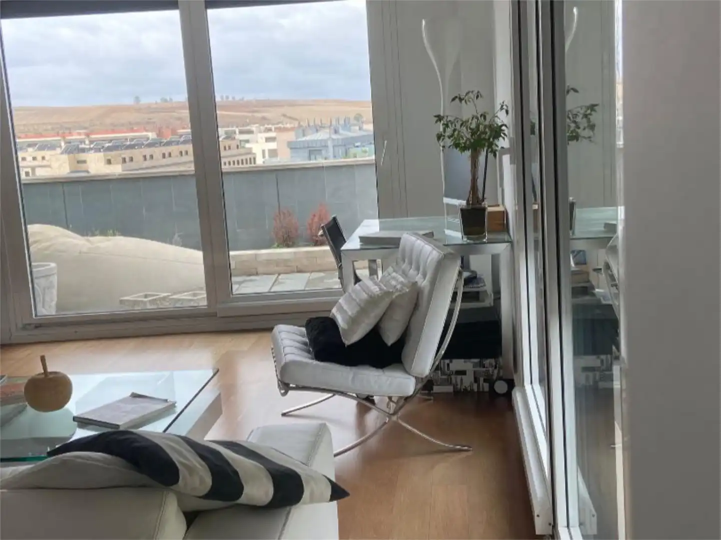 Living room of Flat for sale in Burgos  with Private garden, Parquet flooring and Terrace