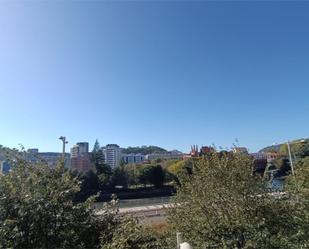 Vista exterior de Pis en venda en Donostia - San Sebastián  amb Terrassa i Balcó