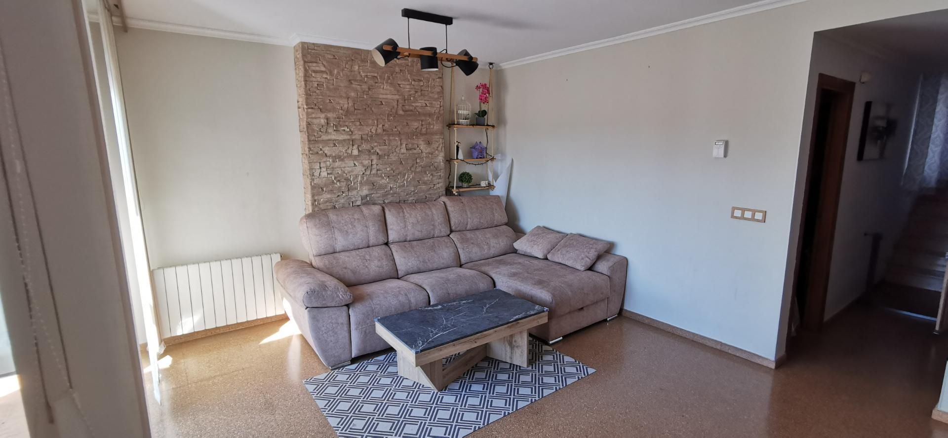 Sala d'estar de Àtic en venda en Villena amb Aire condicionat, Calefacció i Jardí privat